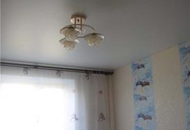 Одноуровневые натяжные потолки