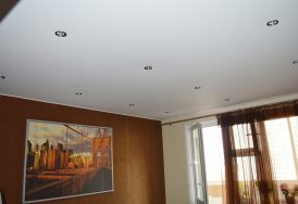 Одноуровневые натяжные потолки