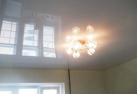 Одноуровневые натяжные потолки
